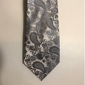Kiss Ties Silver Paisley Classic Wide Necktie